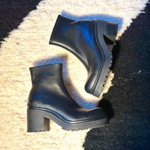 NWOT Jeffrey Campbell black platform boots